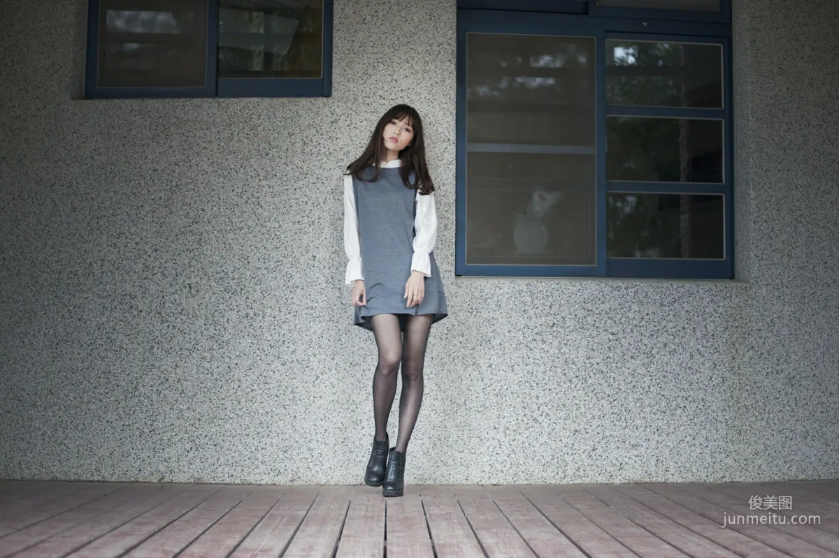 [Taiwan Beauties] Lijia Peng (Lady Yiyi), Black Stockings Under the Cherry Blossoms Photo Set photo 13