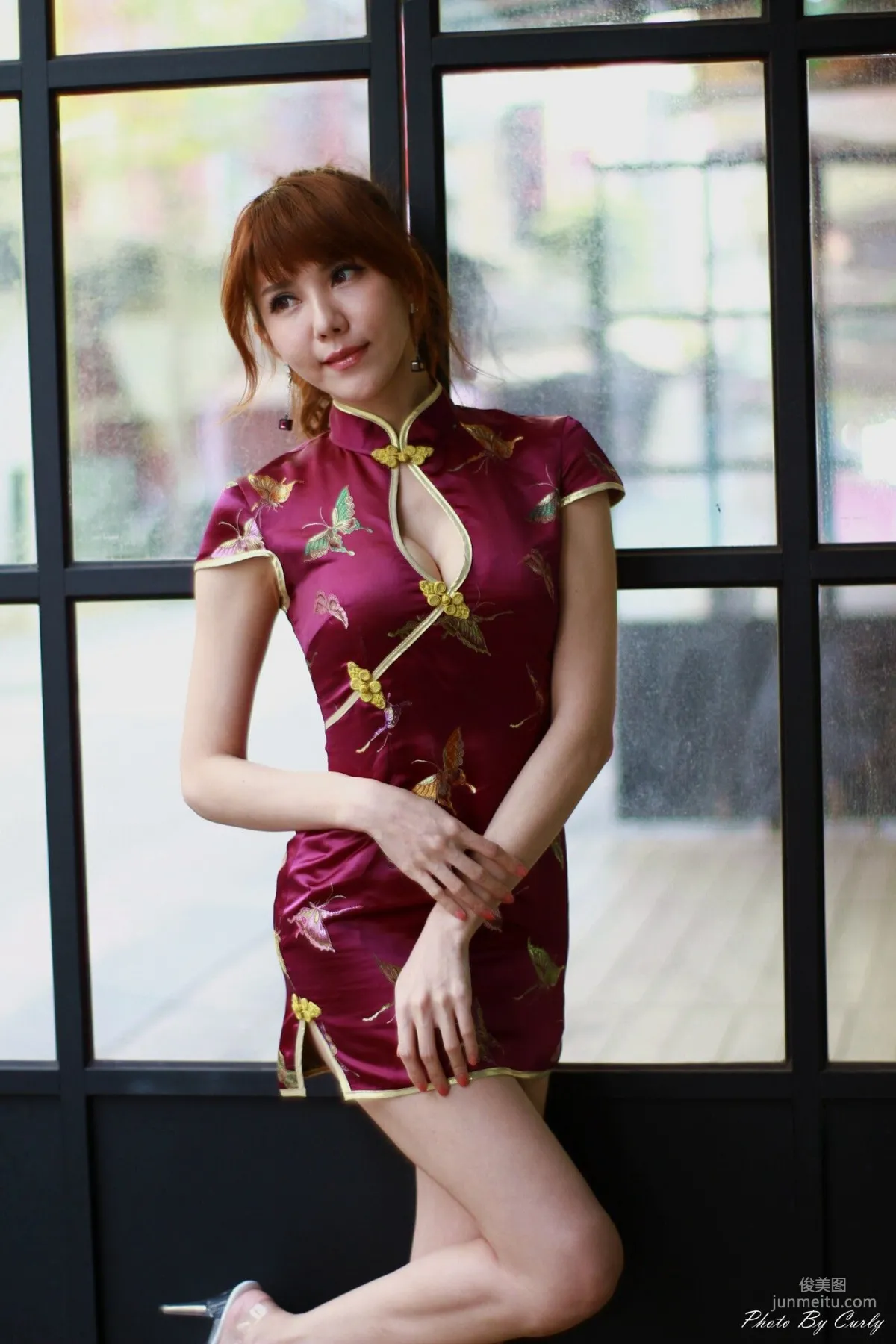 [Taiwan Internet Celebrity Beauty] Huang Shuhua Maggie 《Xinjuejiang Shopping District, Qipao Series》 Photo Set photo 11