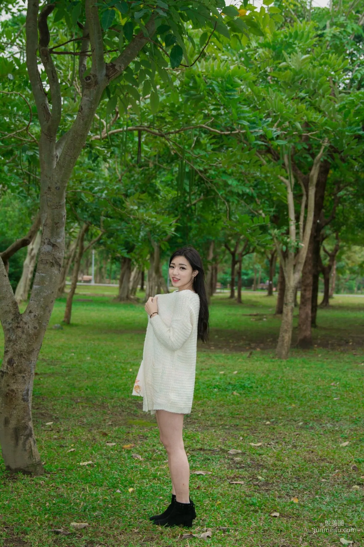 [台灣網紅美女] 謝立琪 大安森林公園 寫真集 4