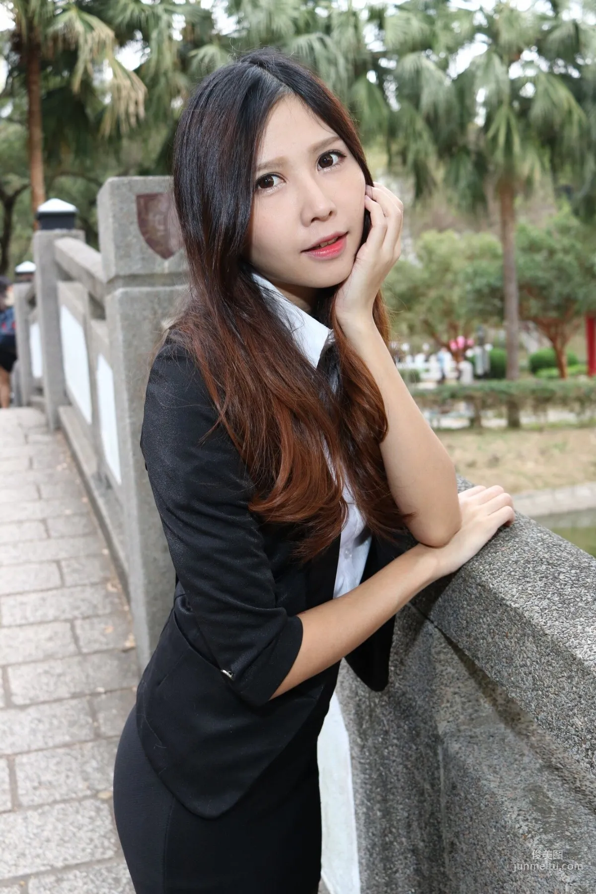 [Taiwan Beauties] Zooey 'Chinese University OL Black Stockings Beautiful Legs' Photo Set photo 3
