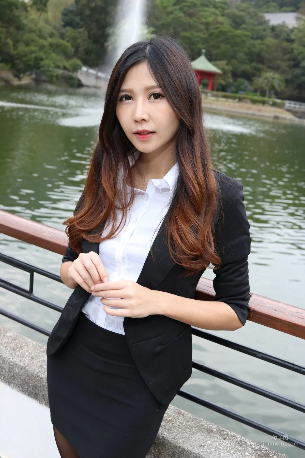 [Taiwan Beauties] Zooey 'Chinese University OL Black Stockings Beautiful Legs' Photo Set photo 34