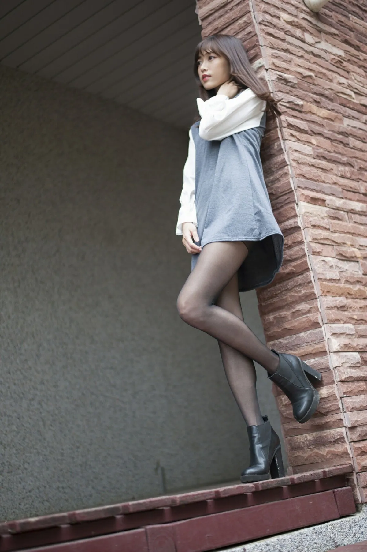 [Taiwan Beauties] Lijia Peng (Lady Yiyi), Black Stockings Under the Cherry Blossoms Photo Set photo 15