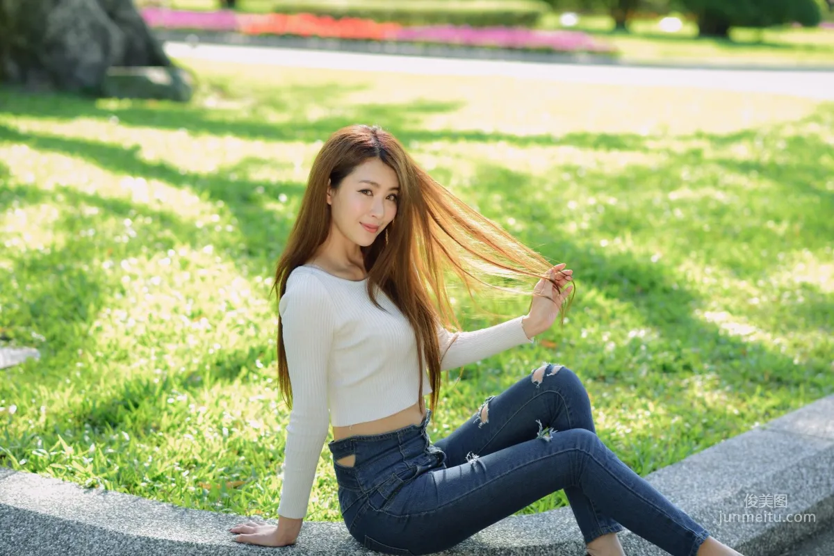 [Taiwan Young Model] Xia Qing Miso Park Denim Tight Pants and Beautiful Legs Photo Set photo 7