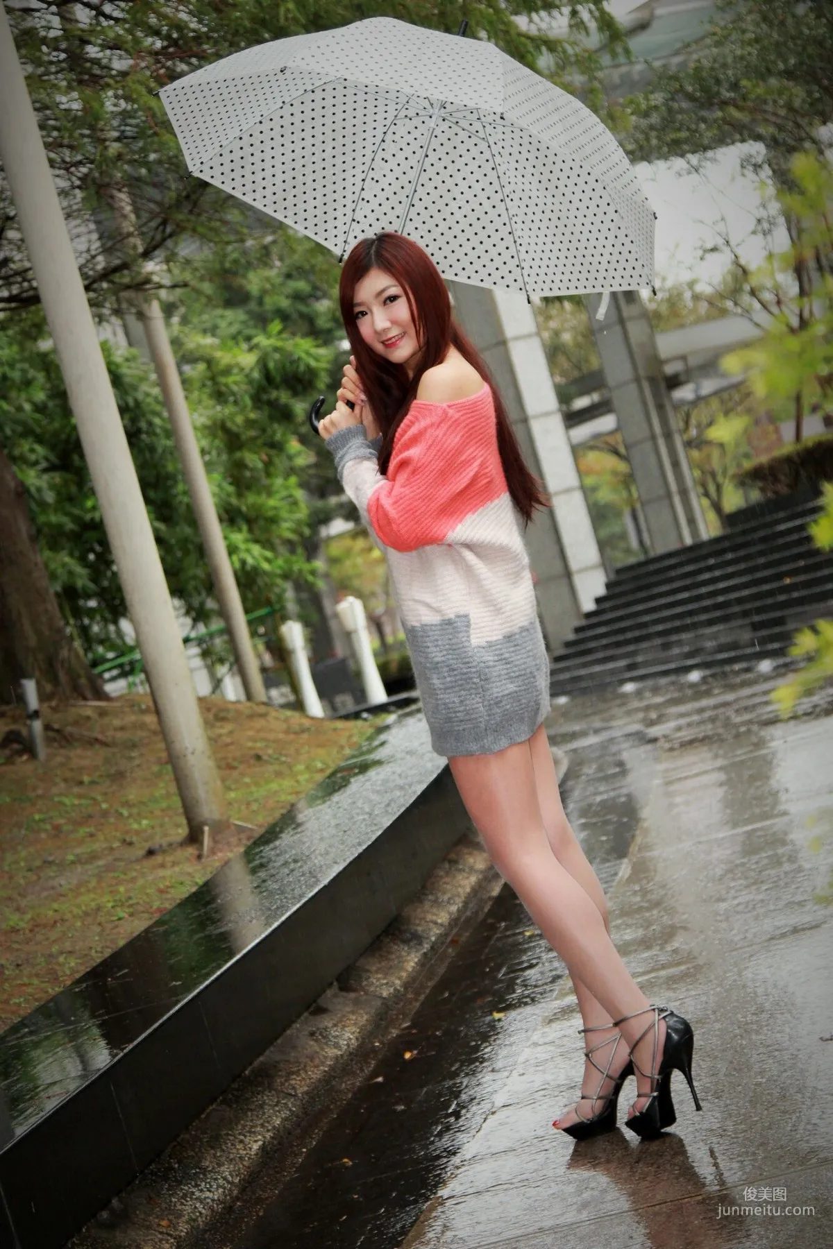 [台灣正妹] Michelle小羽《信義區外拍2套服裝》 寫真集 3