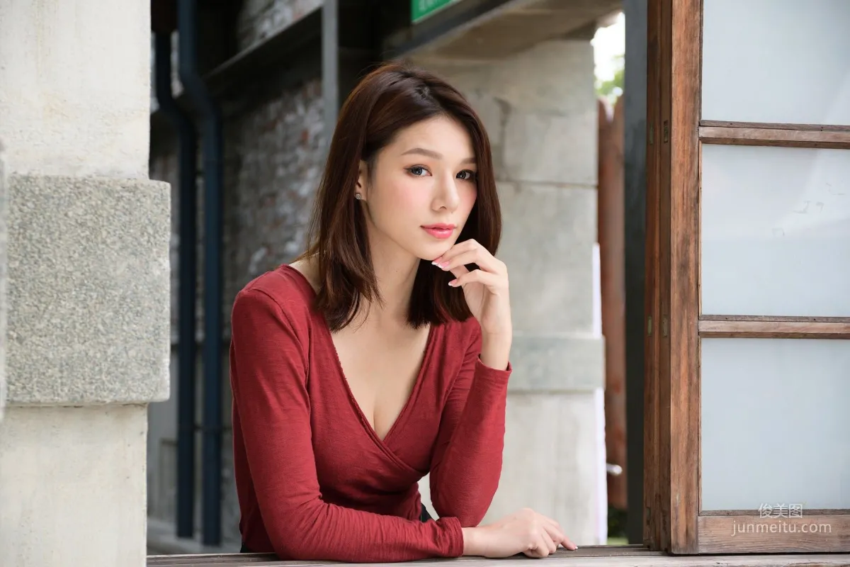 [Taiwan Beauties] Kate, Outdoor Shoot Ultra Short Leather Skirt Series Photo Set photo 27