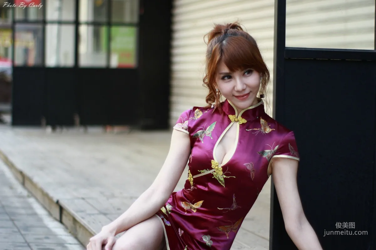 [Taiwan Internet Celebrity Beauty] Huang Shuhua Maggie 《Xinjuejiang Shopping District, Qipao Series》 Photo Set photo 30