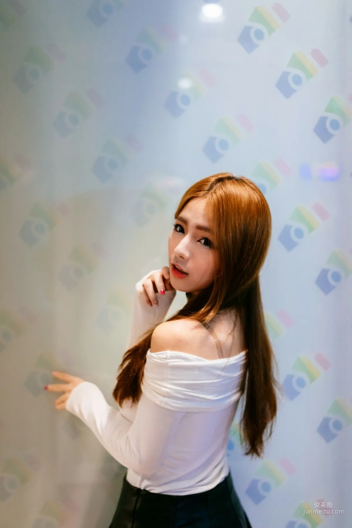 [Taiwan Beauties] Dora Zhou Yingxin Street Snap Long Boots Black Stockings Leather Skirt Photo Set photo 30