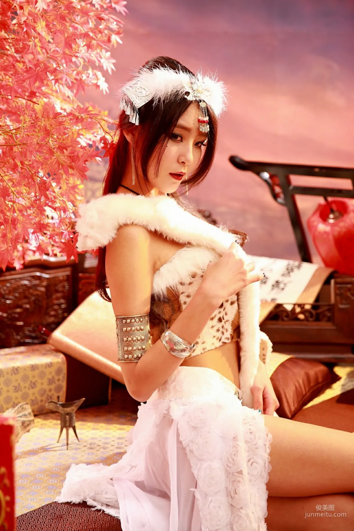 [Taiwan Beauties] Winnie Xiaoxue Barbarian Princess and OL Style Outfit Photo Set photo 23