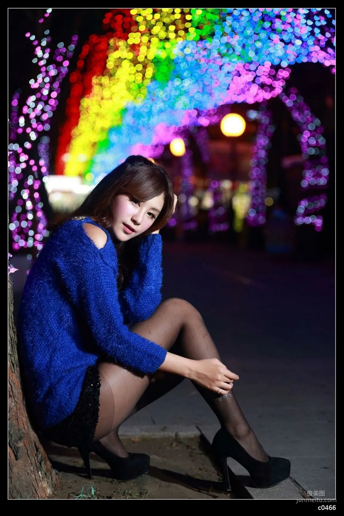 [台湾正妹] 夏晴Miso《圣诞夜黑丝街拍》 写真集43