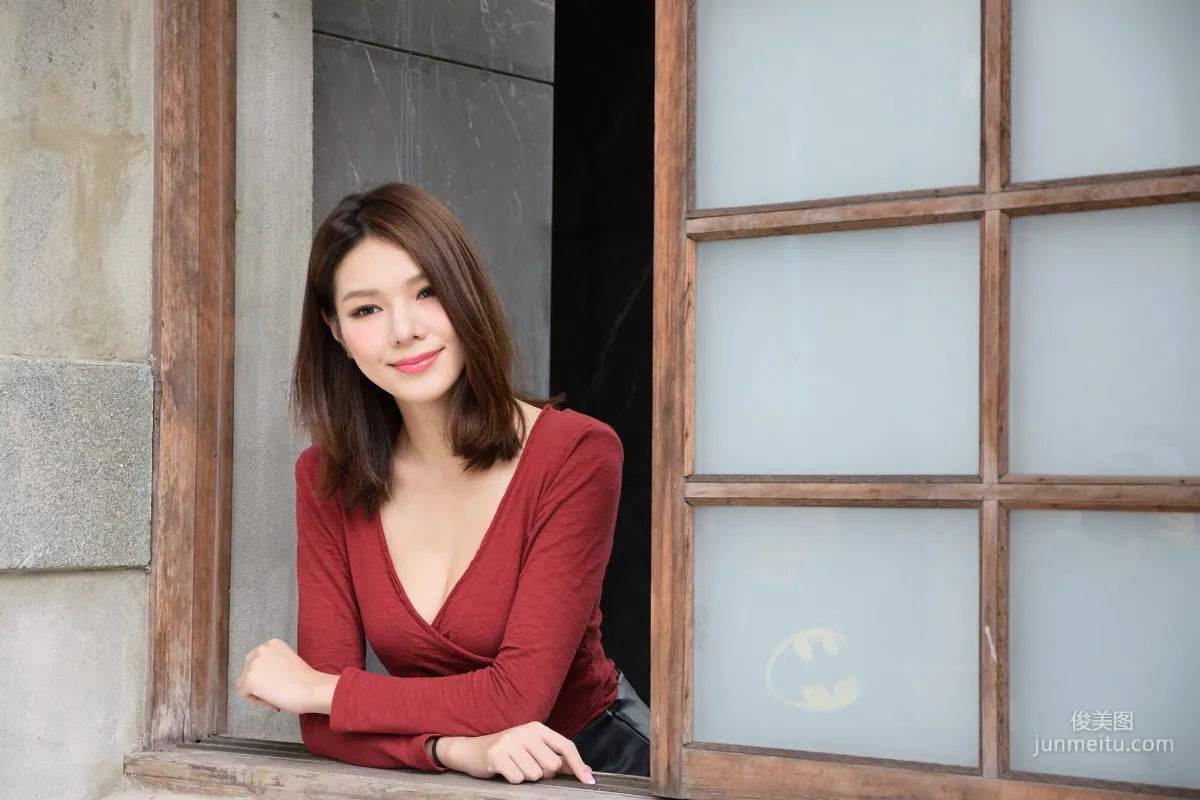 [Taiwan Beauties] Kate, Outdoor Shoot Ultra Short Leather Skirt Series Photo Set photo 21