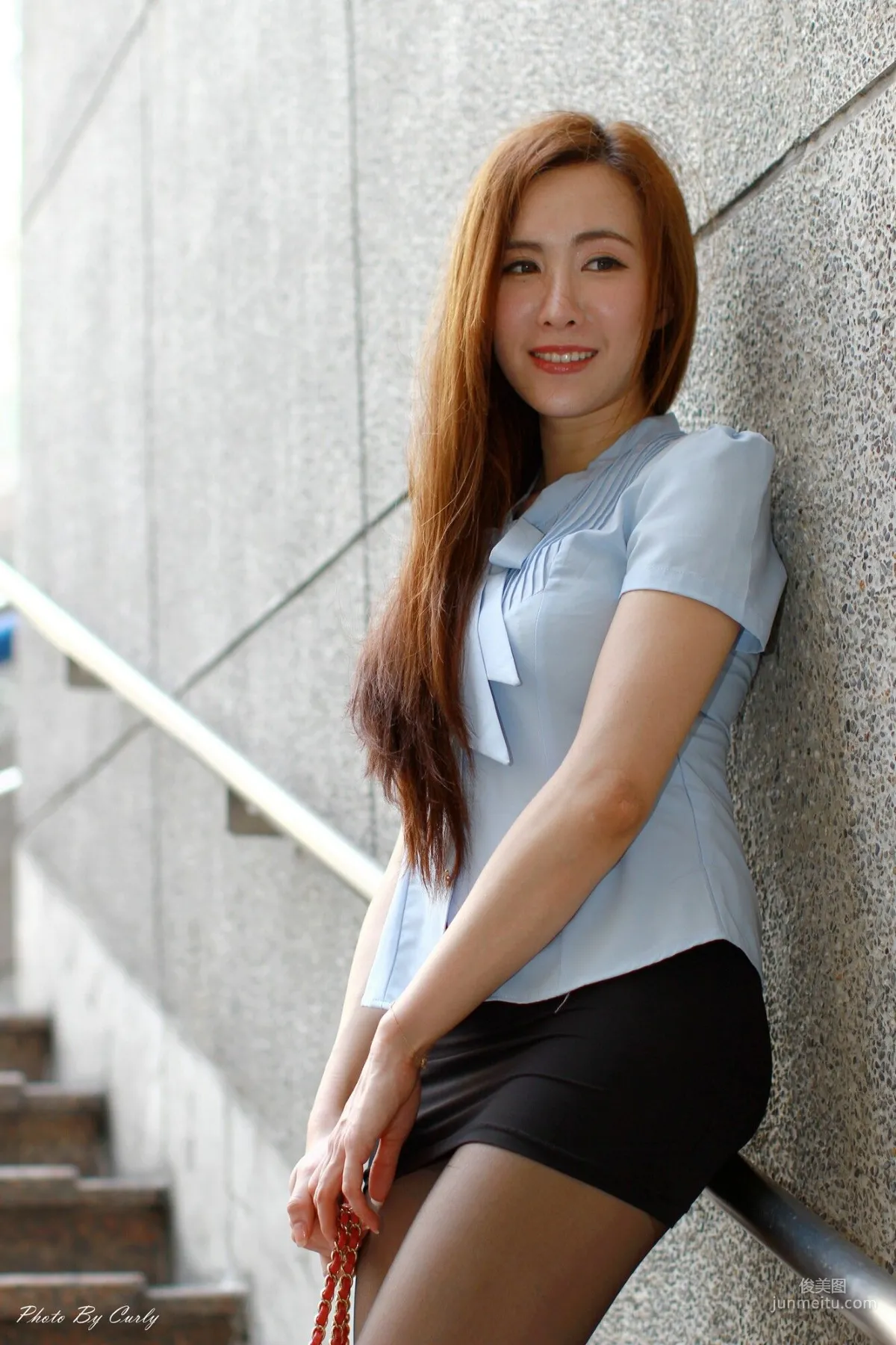 [台湾正妹] Dora妍希《OL黑丝~高雄巨蛋》 写真集54