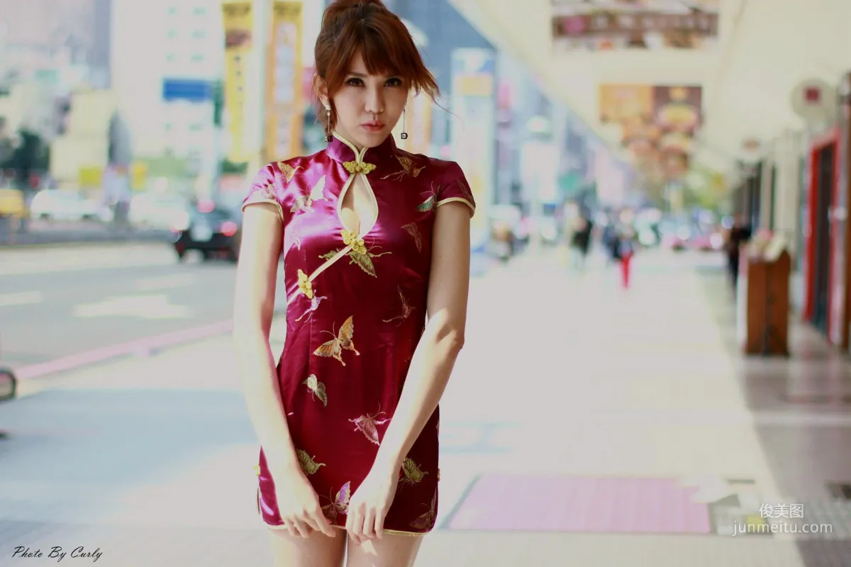 [Taiwan Internet Celebrity Beauty] Huang Shuhua Maggie 《Xinjuejiang Shopping District, Qipao Series》 Photo Set photo 3