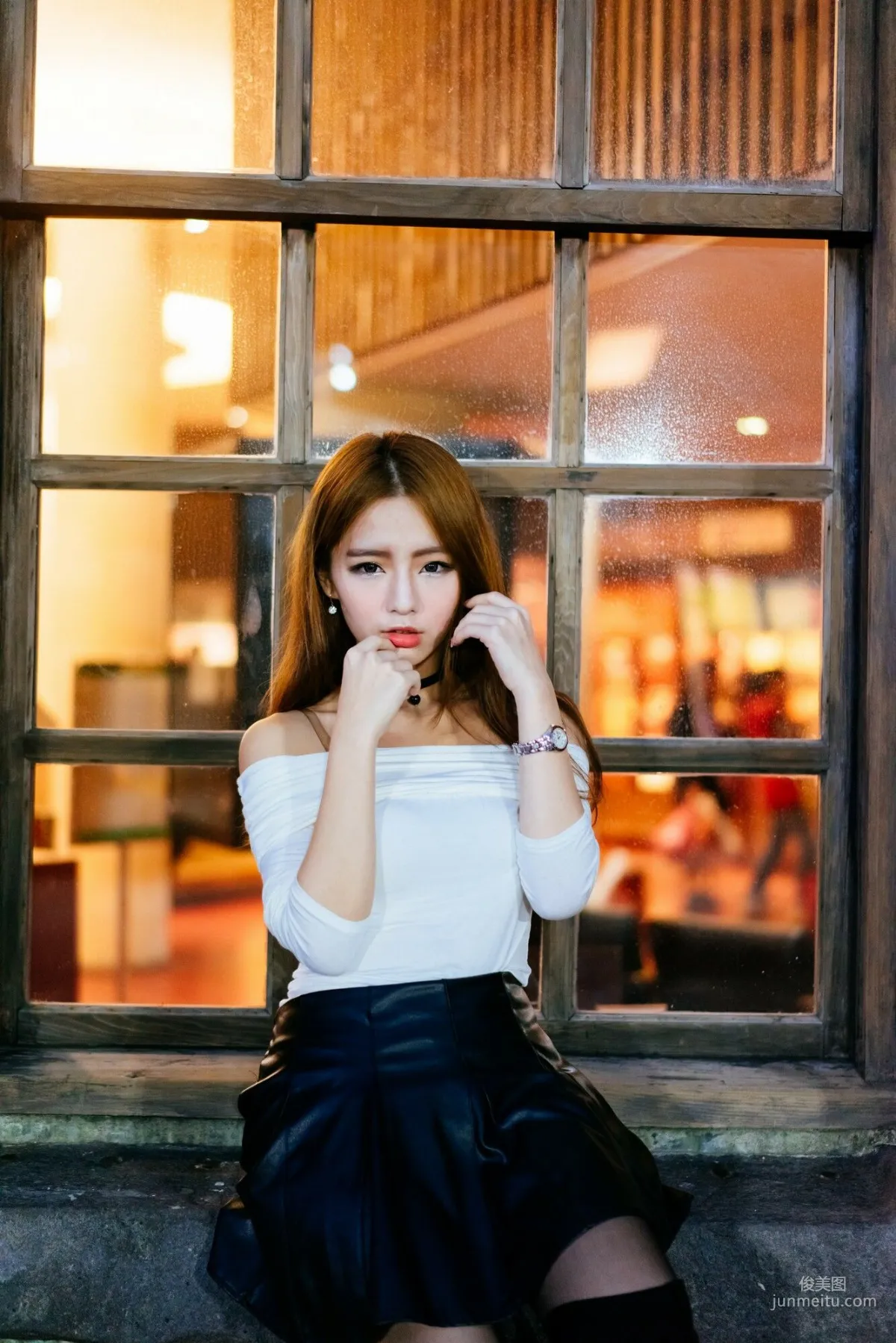 [Taiwan Beauties] Dora Zhou Yingxin Street Snap Long Boots Black Stockings Leather Skirt Photo Set photo 10