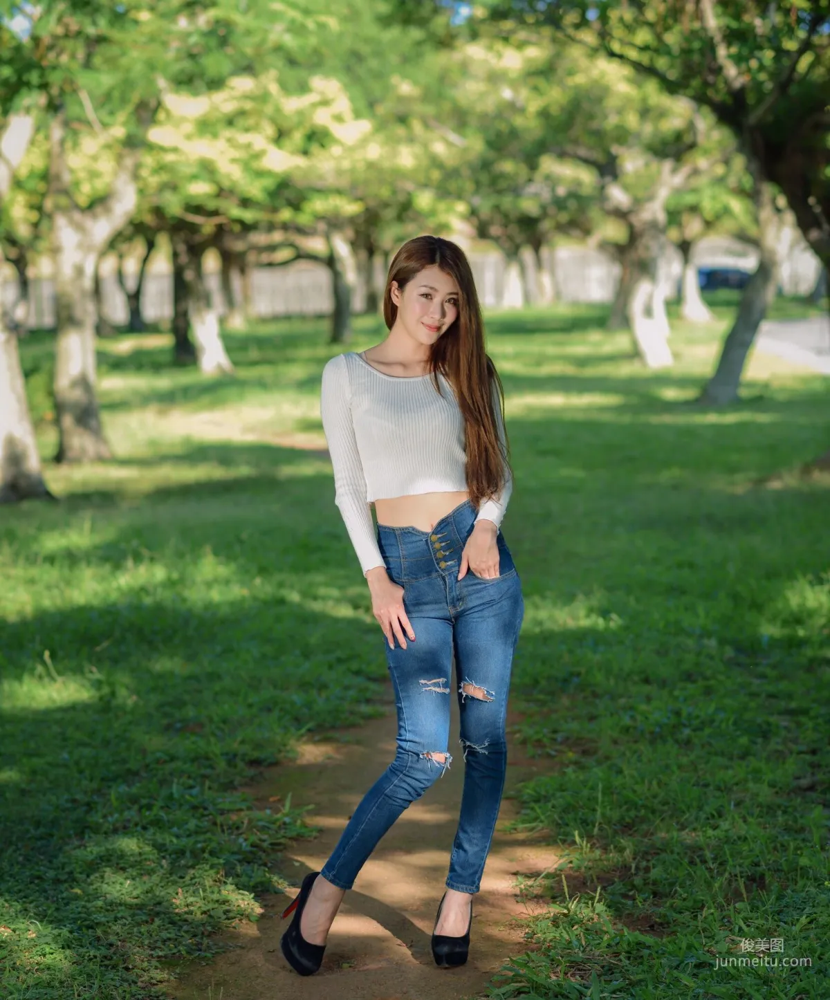 [Taiwan Young Model] Xia Qing Miso Park Denim Tight Pants and Beautiful Legs Photo Set photo 28