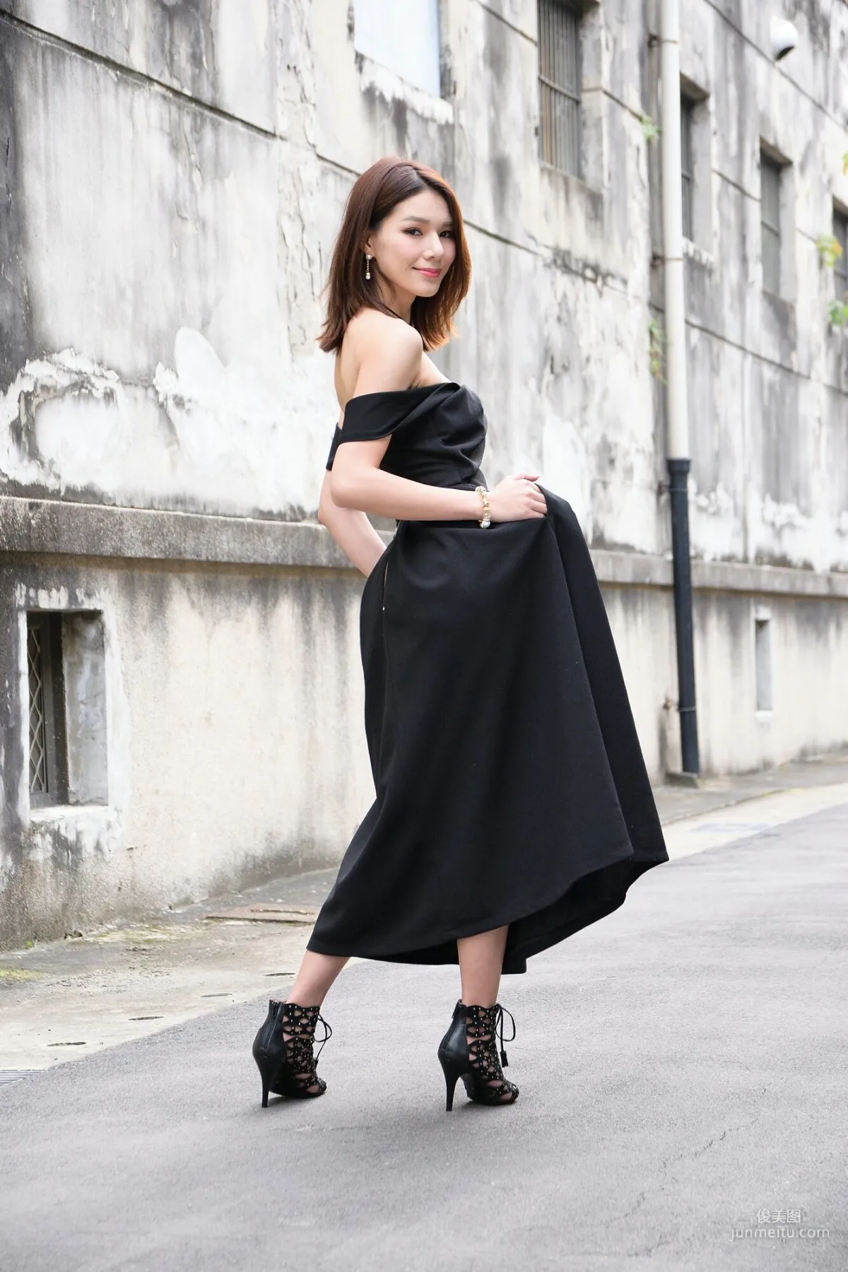 [Taiwan Beauties] Kate - Outdoor Shoot Elegant Long Skirt Photo Set photo 23