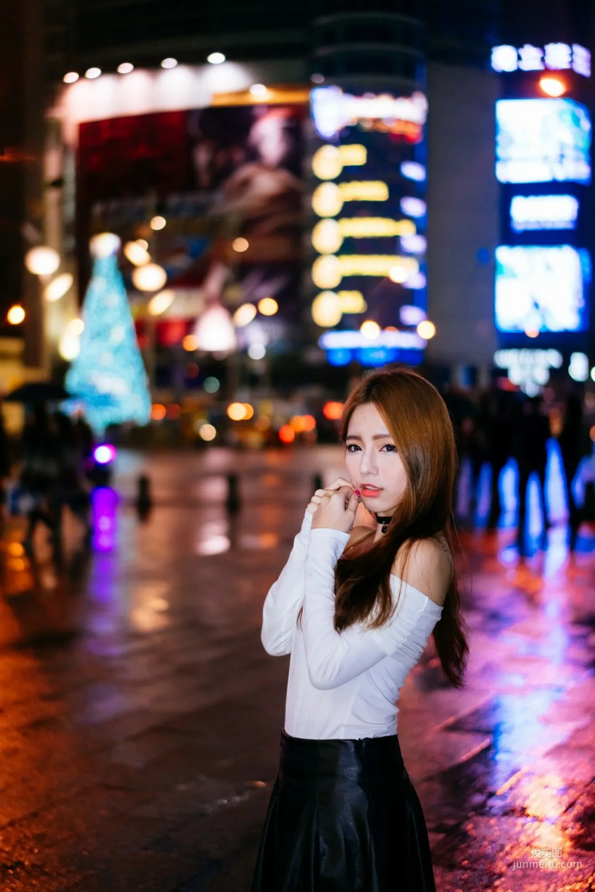 [Taiwan Beauties] Dora Zhou Yingxin Street Snap Long Boots Black Stockings Leather Skirt Photo Set photo 41