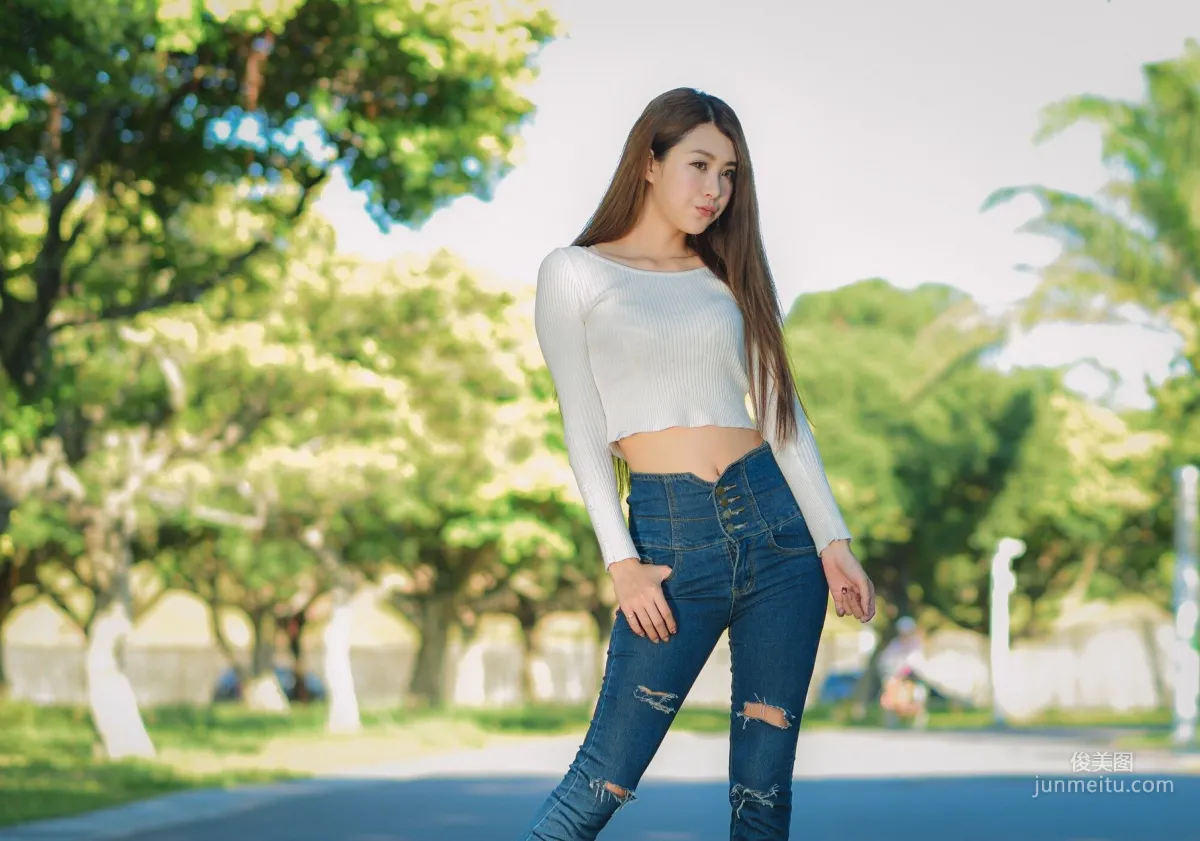 [Taiwan Young Model] Xia Qing Miso Park Denim Tight Pants and Beautiful Legs Photo Set photo 11