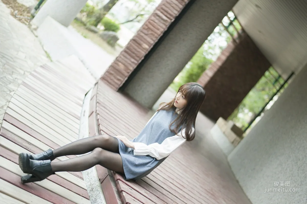 [Taiwan Beauties] Lijia Peng (Lady Yiyi), Black Stockings Under the Cherry Blossoms Photo Set photo 21