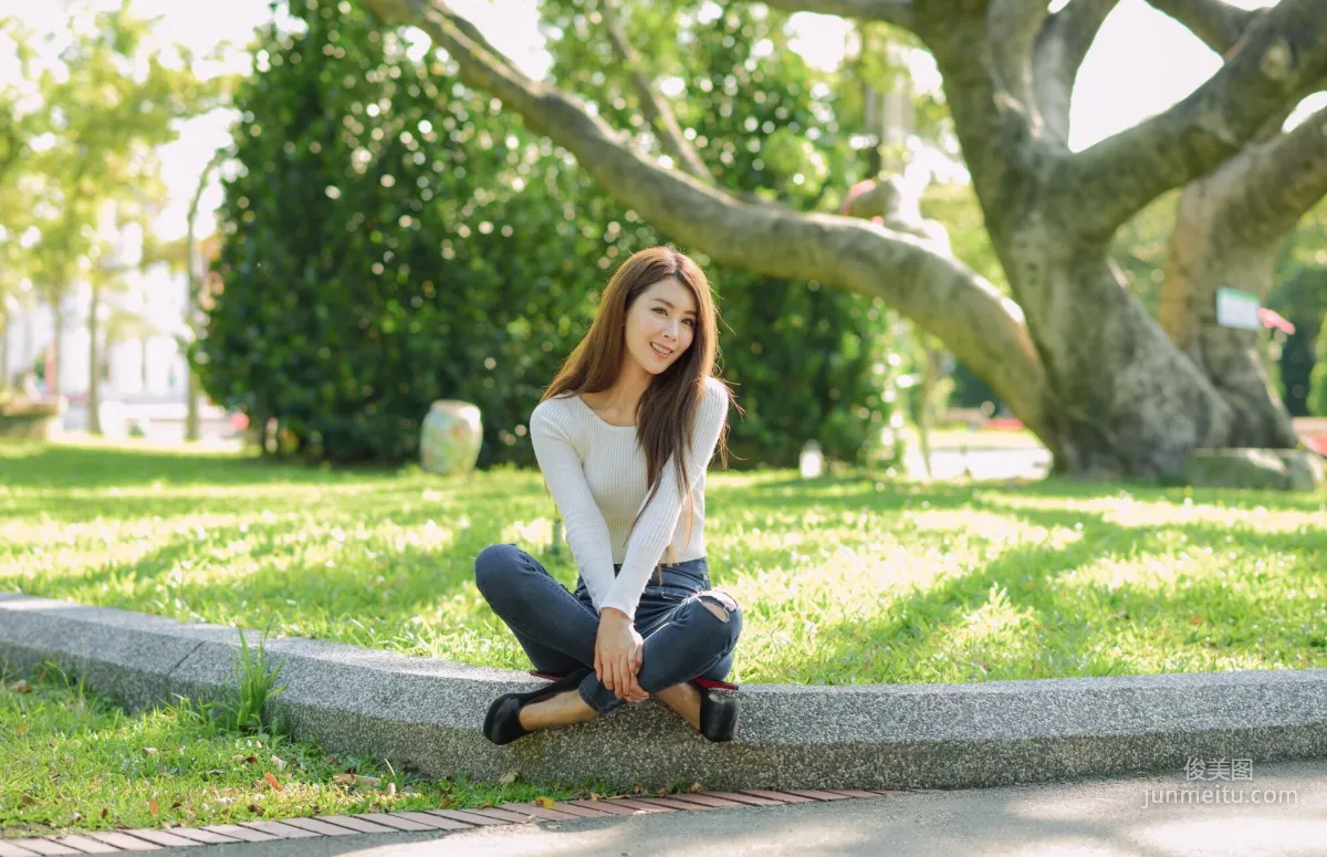 [Taiwan Young Model] Xia Qing Miso Park Denim Tight Pants and Beautiful Legs Photo Set photo 31