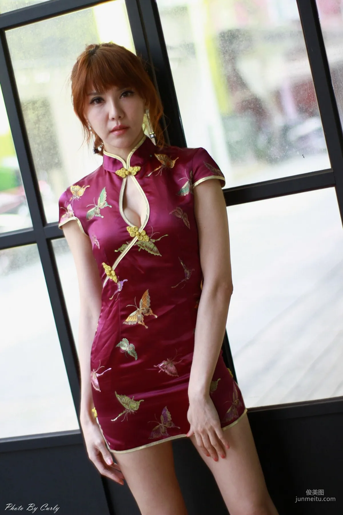 [Taiwan Internet Celebrity Beauty] Huang Shuhua Maggie 《Xinjuejiang Shopping District, Qipao Series》 Photo Set photo 13
