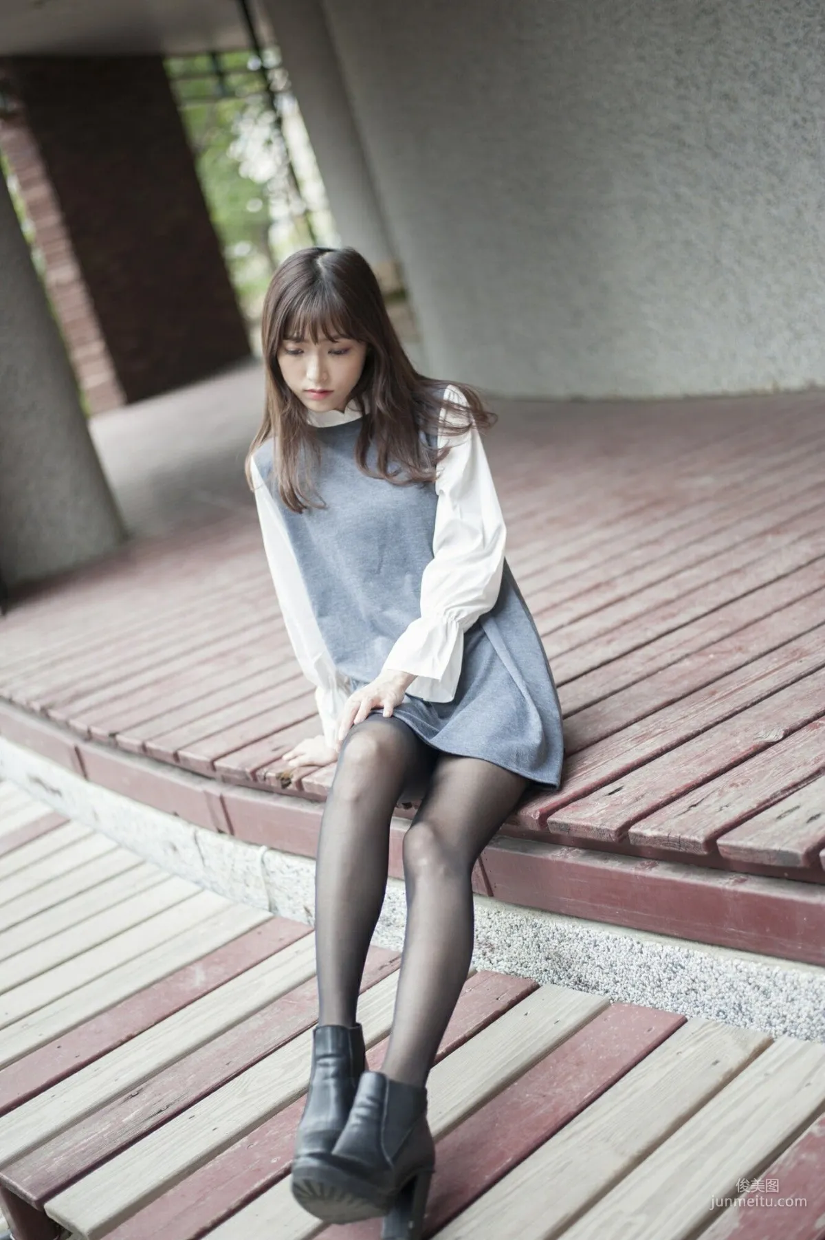 [Taiwan Beauties] Lijia Peng (Lady Yiyi), Black Stockings Under the Cherry Blossoms Photo Set photo 19