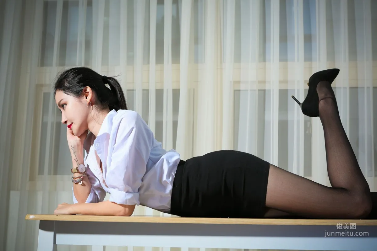 [Taiwan Beauties] Avril Zhan 'Sexy OL Black Stockings and Hip-Wrapped Lingerie Bust Show' Photo Set photo 12
