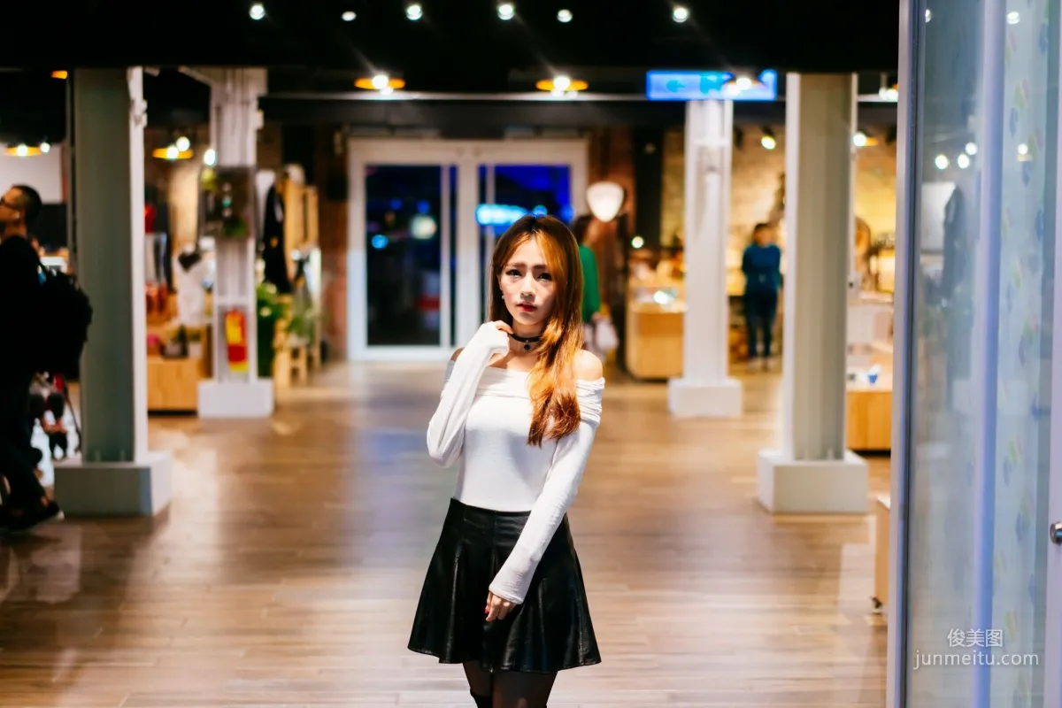 [Taiwan Beauties] Dora Zhou Yingxin Street Snap Long Boots Black Stockings Leather Skirt Photo Set photo 29