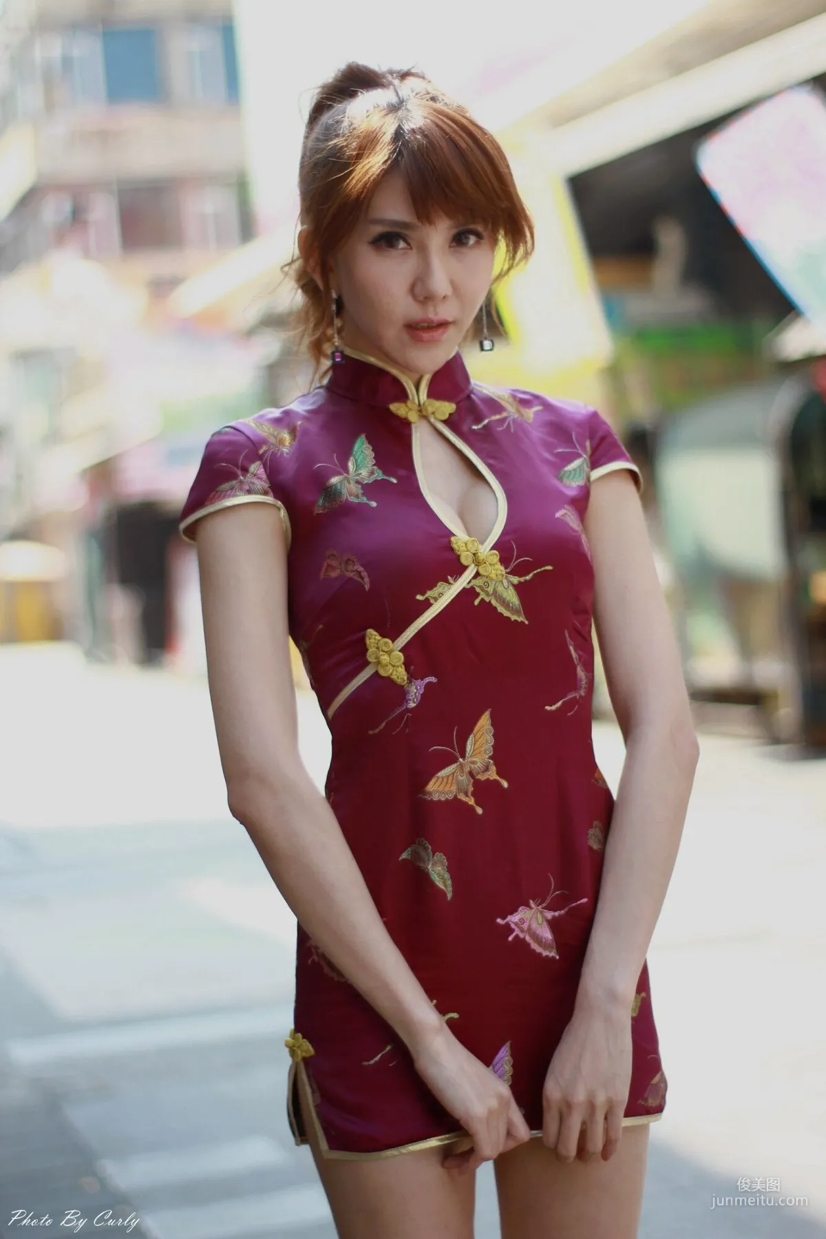 [Taiwan Internet Celebrity Beauty] Huang Shuhua Maggie 《Xinjuejiang Shopping District, Qipao Series》 Photo Set photo 33