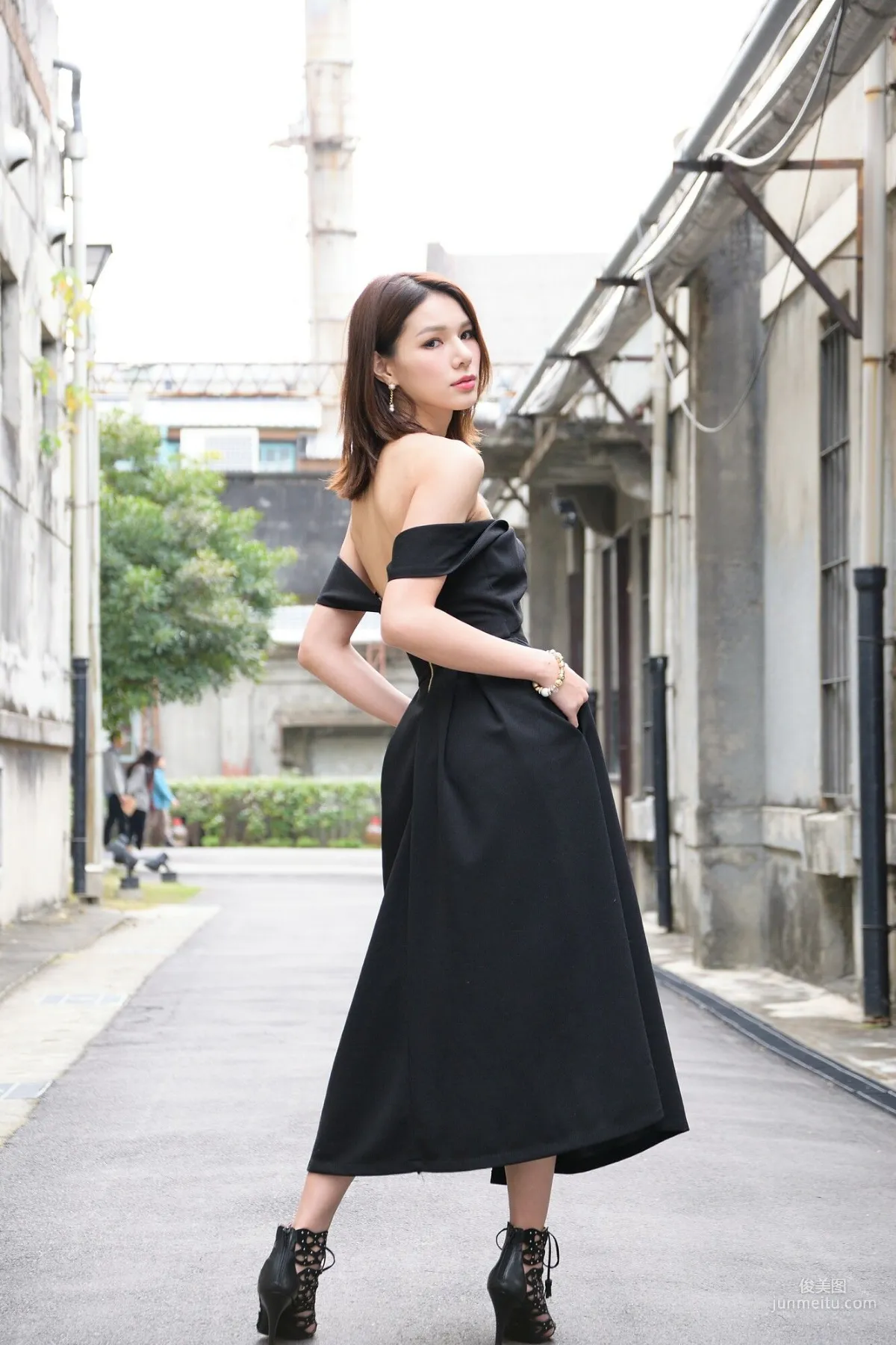 [Taiwan Beauties] Kate - Outdoor Shoot Elegant Long Skirt Photo Set photo 20
