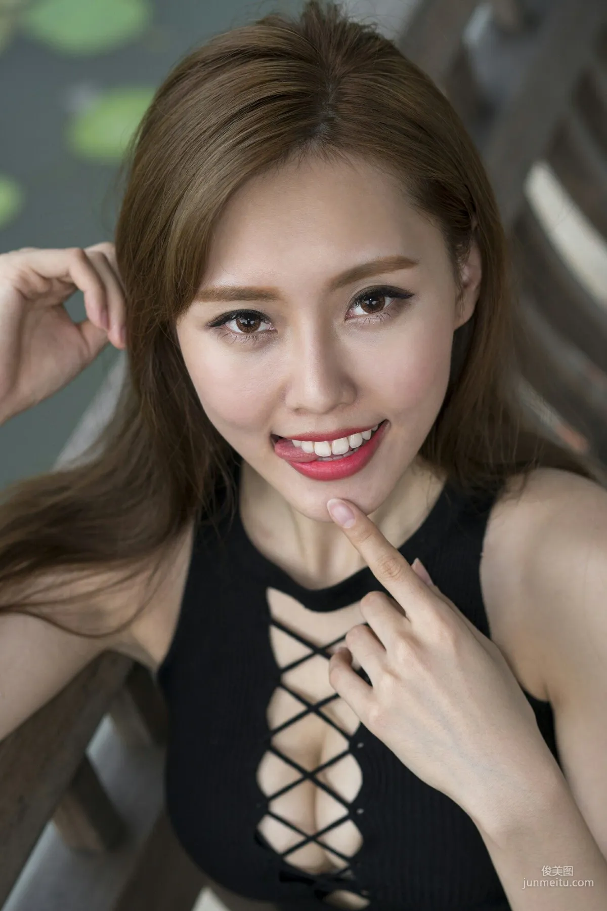 [Taiwan Beauties] Guo Minwen Queenie, Striped Short Skirt Street Snap Photo Set photo 31