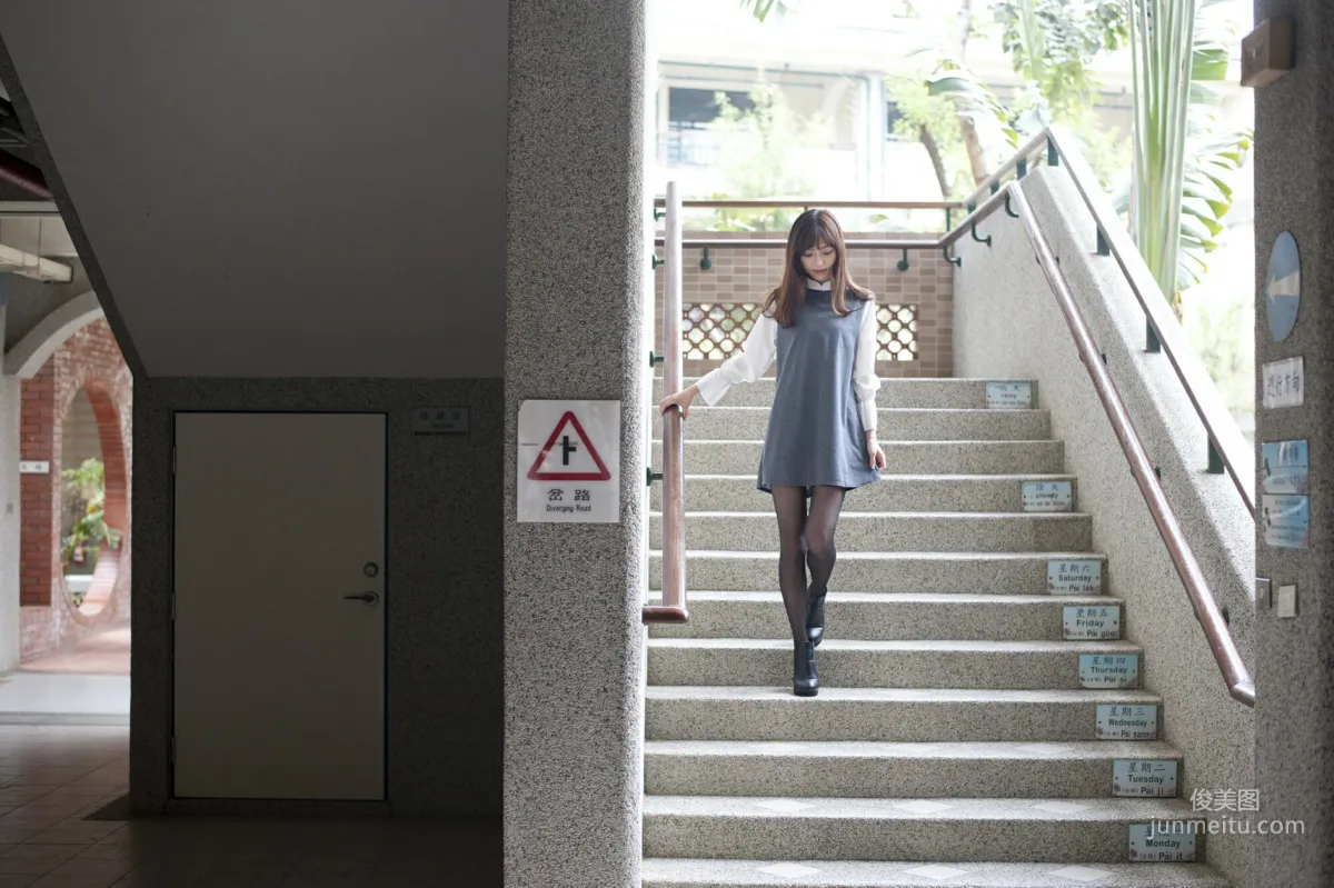 [Taiwan Beauties] Lijia Peng (Lady Yiyi), Black Stockings Under the Cherry Blossoms Photo Set photo 33