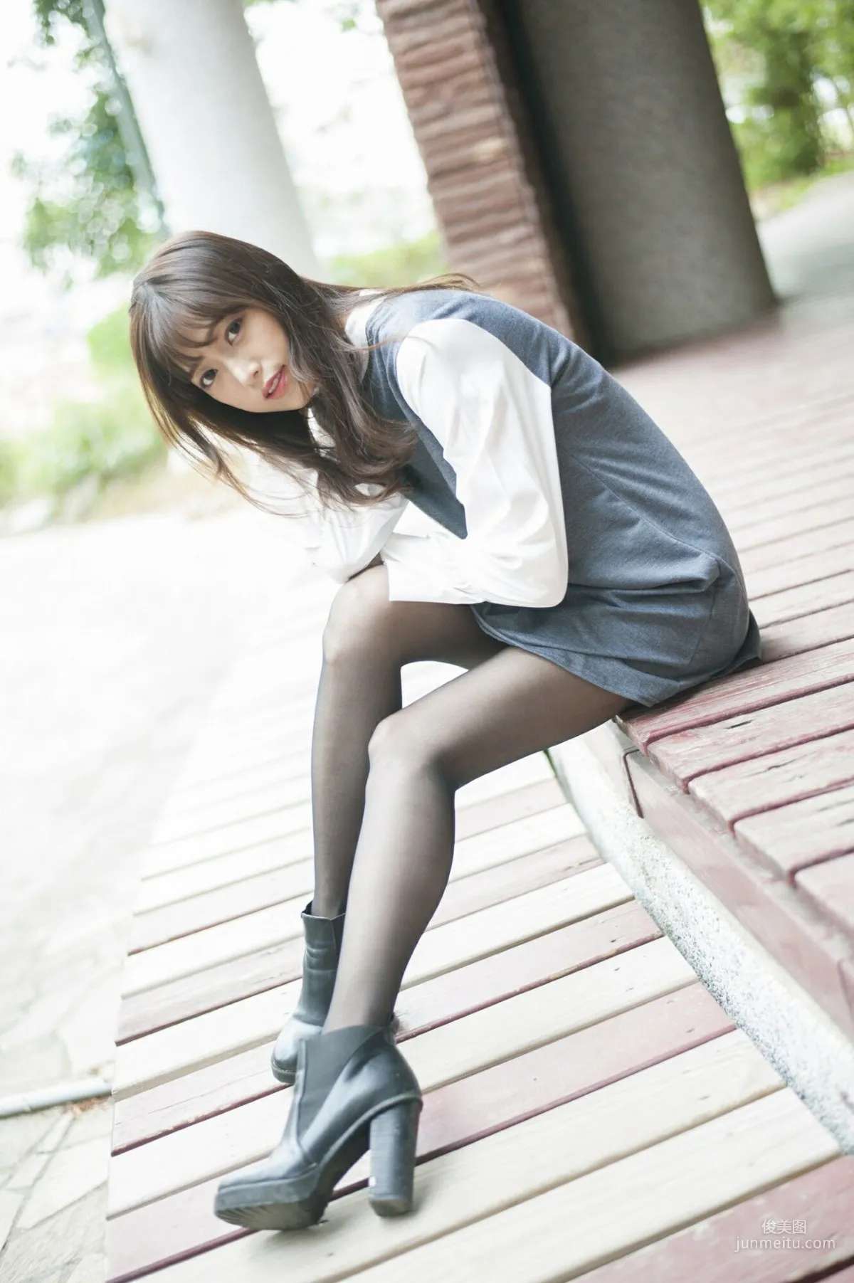 [Taiwan Beauties] Lijia Peng (Lady Yiyi), Black Stockings Under the Cherry Blossoms Photo Set photo 18