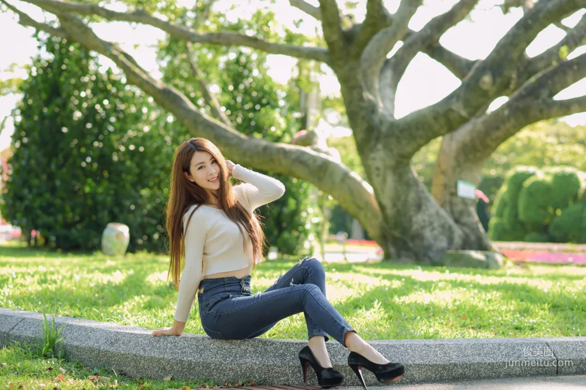 [Taiwan Young Model] Xia Qing Miso Park Denim Tight Pants and Beautiful Legs Photo Set photo 4