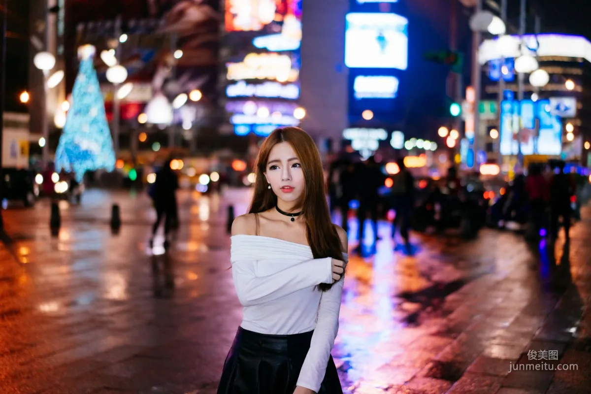 [Taiwan Beauties] Dora Zhou Yingxin Street Snap Long Boots Black Stockings Leather Skirt Photo Set photo 39
