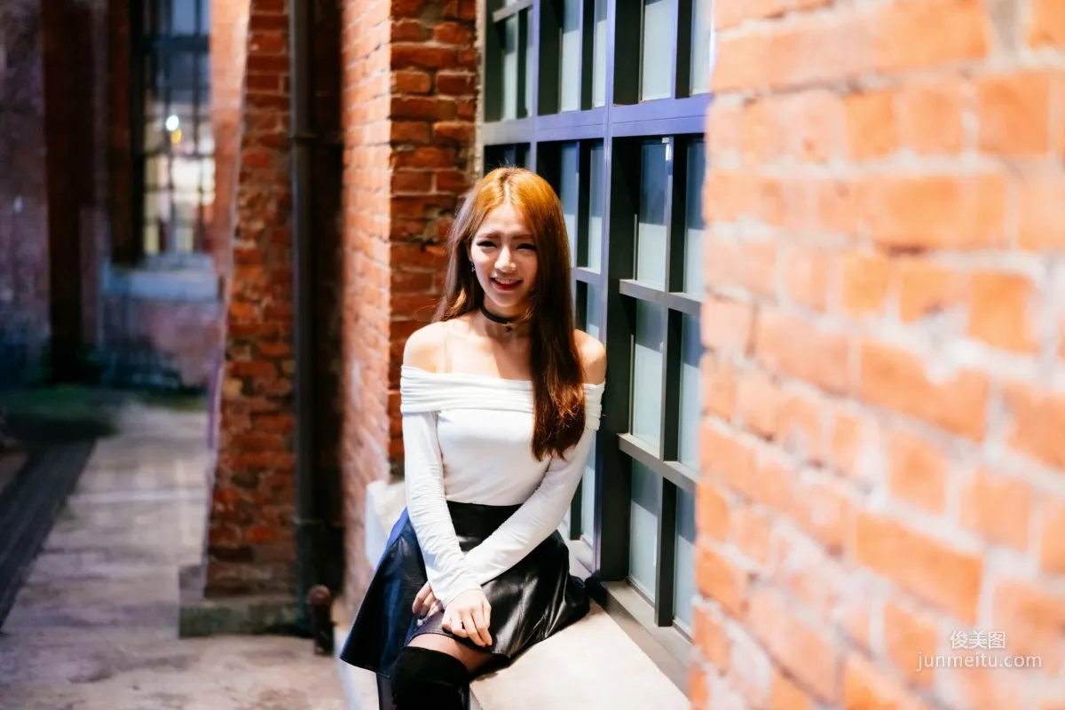 [Taiwan Beauties] Dora Zhou Yingxin Street Snap Long Boots Black Stockings Leather Skirt Photo Set photo 20