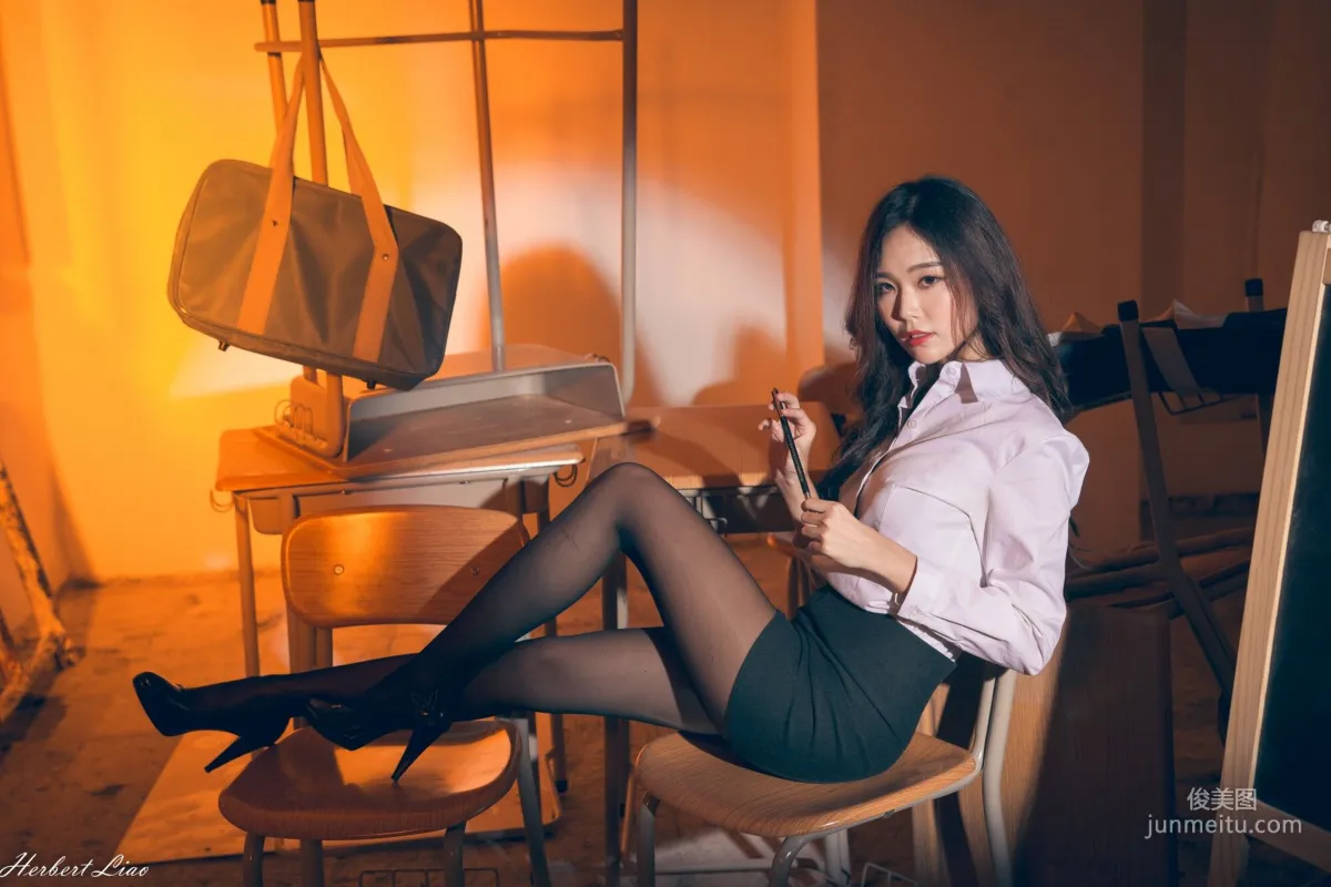 [台湾正妹] 黄上晏Rubis《黑丝靈異教師》 写真集6