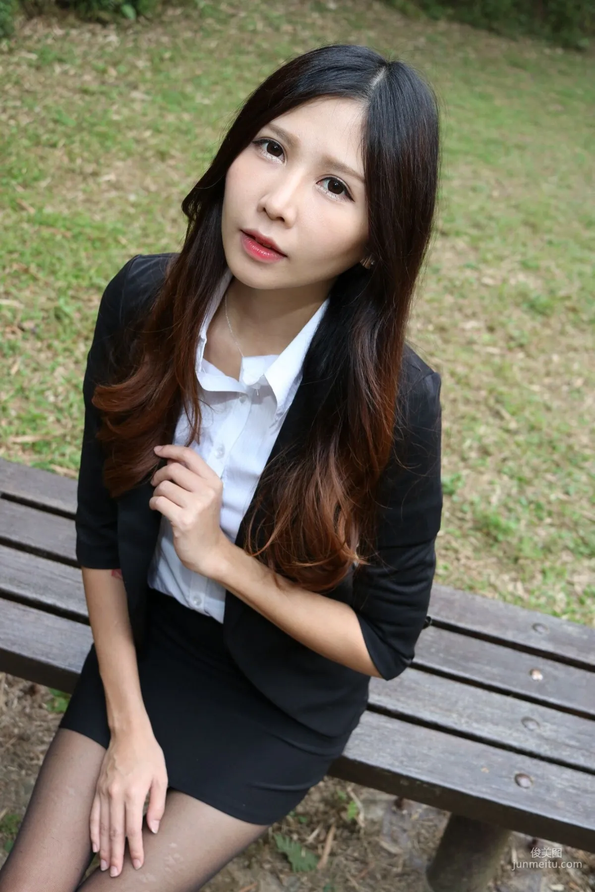 [Taiwan Beauties] Zooey 'Chinese University OL Black Stockings Beautiful Legs' Photo Set photo 31