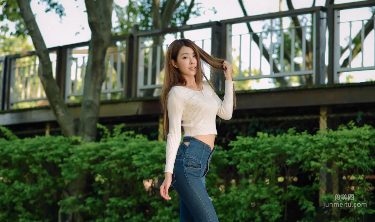 [Taiwan Young Model] Xia Qing Miso Park Denim Tight Pants and Beautiful Legs Photo Set photo 12