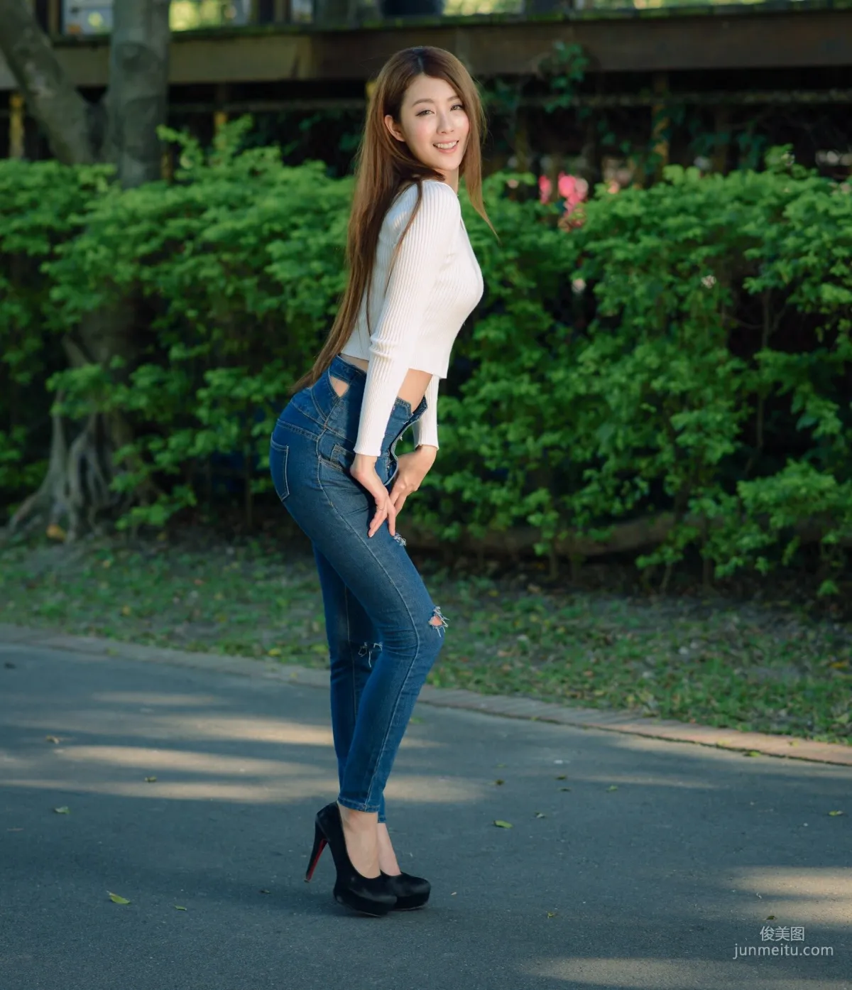 [Taiwan Young Model] Xia Qing Miso Park Denim Tight Pants and Beautiful Legs Photo Set photo 24