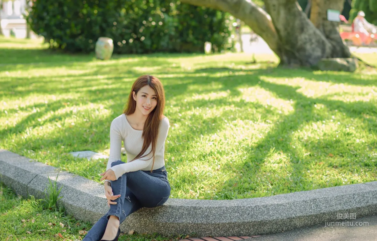 [Taiwan Young Model] Xia Qing Miso Park Denim Tight Pants and Beautiful Legs Photo Set photo 25