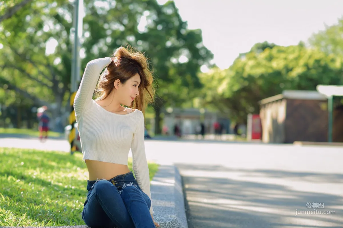 [Taiwan Young Model] Xia Qing Miso Park Denim Tight Pants and Beautiful Legs Photo Set photo 19