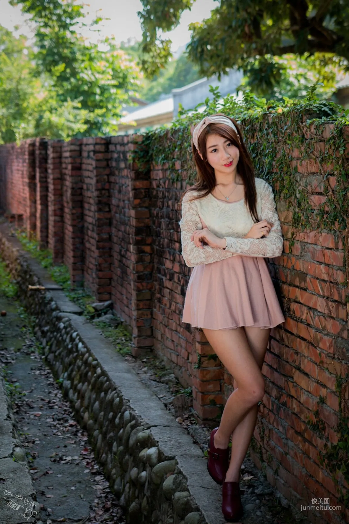 [Taiwan Beauties] Jiating Zhang Sweet Outdoor Shoot Short Skirt Series at Guangfu New Village Photo Set photo 5