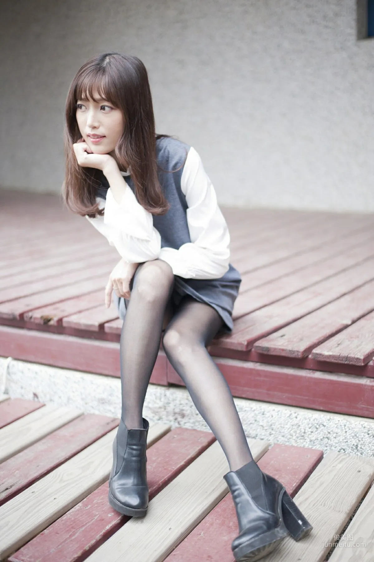 [Taiwan Beauties] Lijia Peng (Lady Yiyi), Black Stockings Under the Cherry Blossoms Photo Set photo 20
