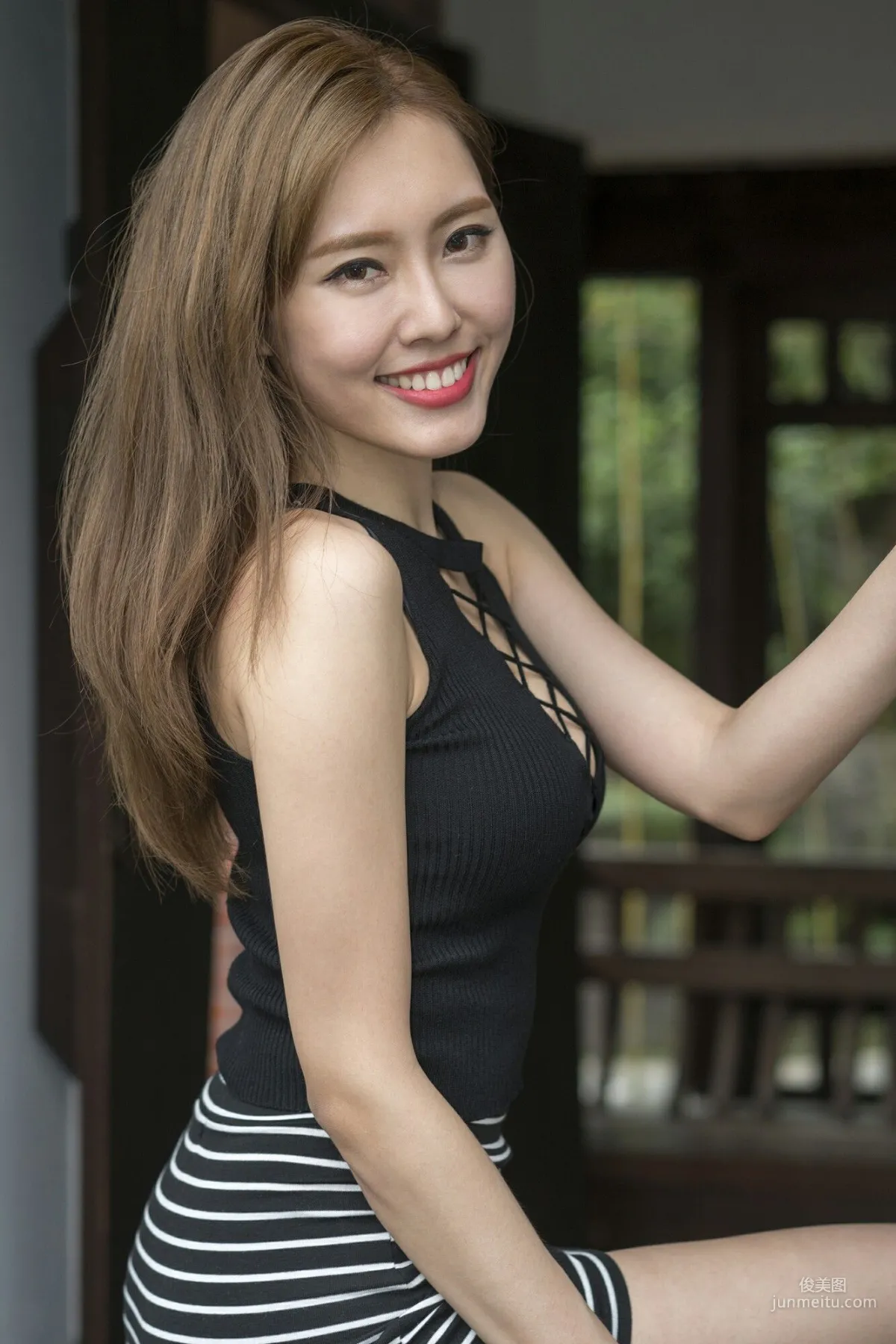 [Taiwan Beauties] Guo Minwen Queenie, Striped Short Skirt Street Snap Photo Set photo 10