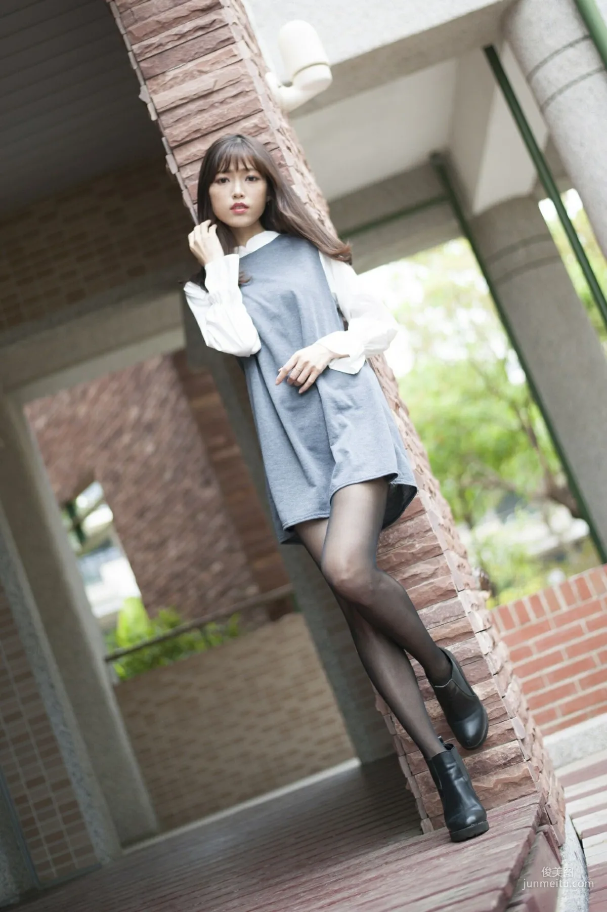 [Taiwan Beauties] Lijia Peng (Lady Yiyi), Black Stockings Under the Cherry Blossoms Photo Set photo 16
