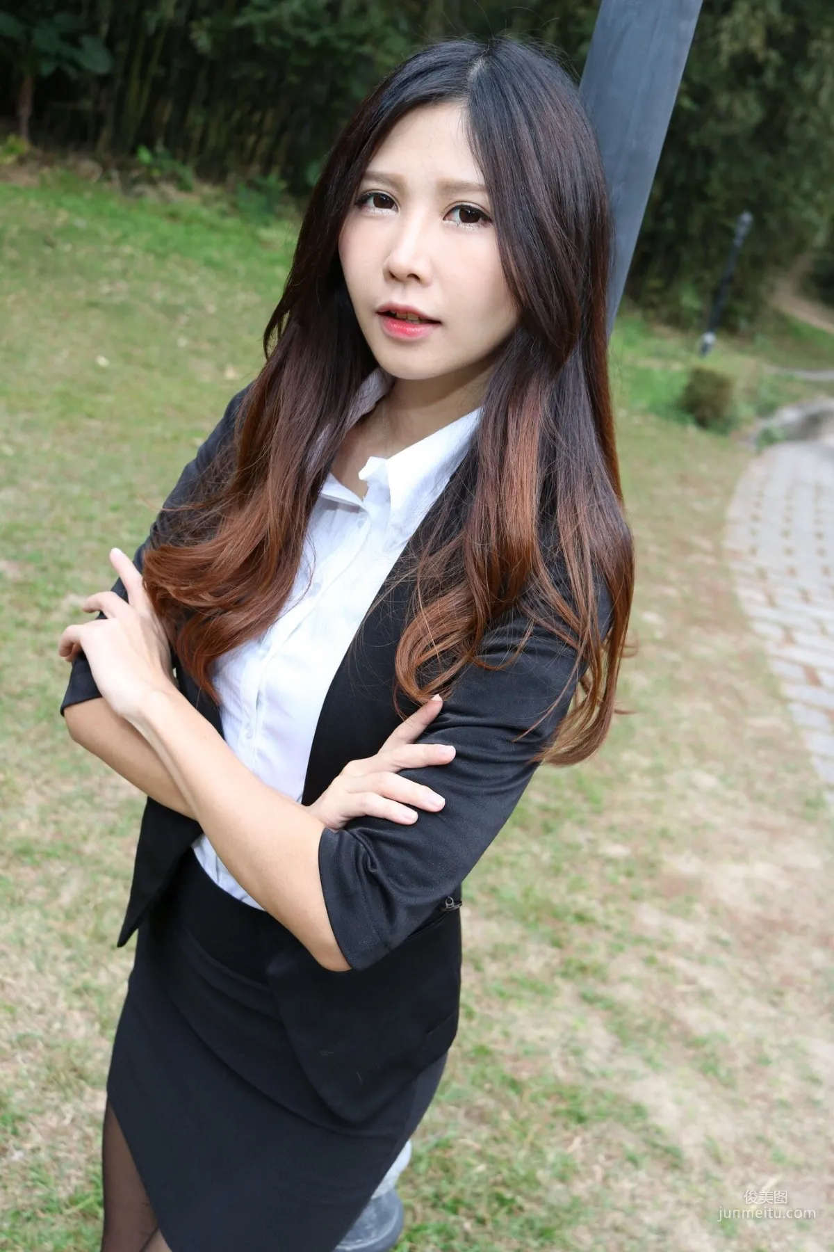 [Taiwan Beauties] Zooey 'Chinese University OL Black Stockings Beautiful Legs' Photo Set photo 28