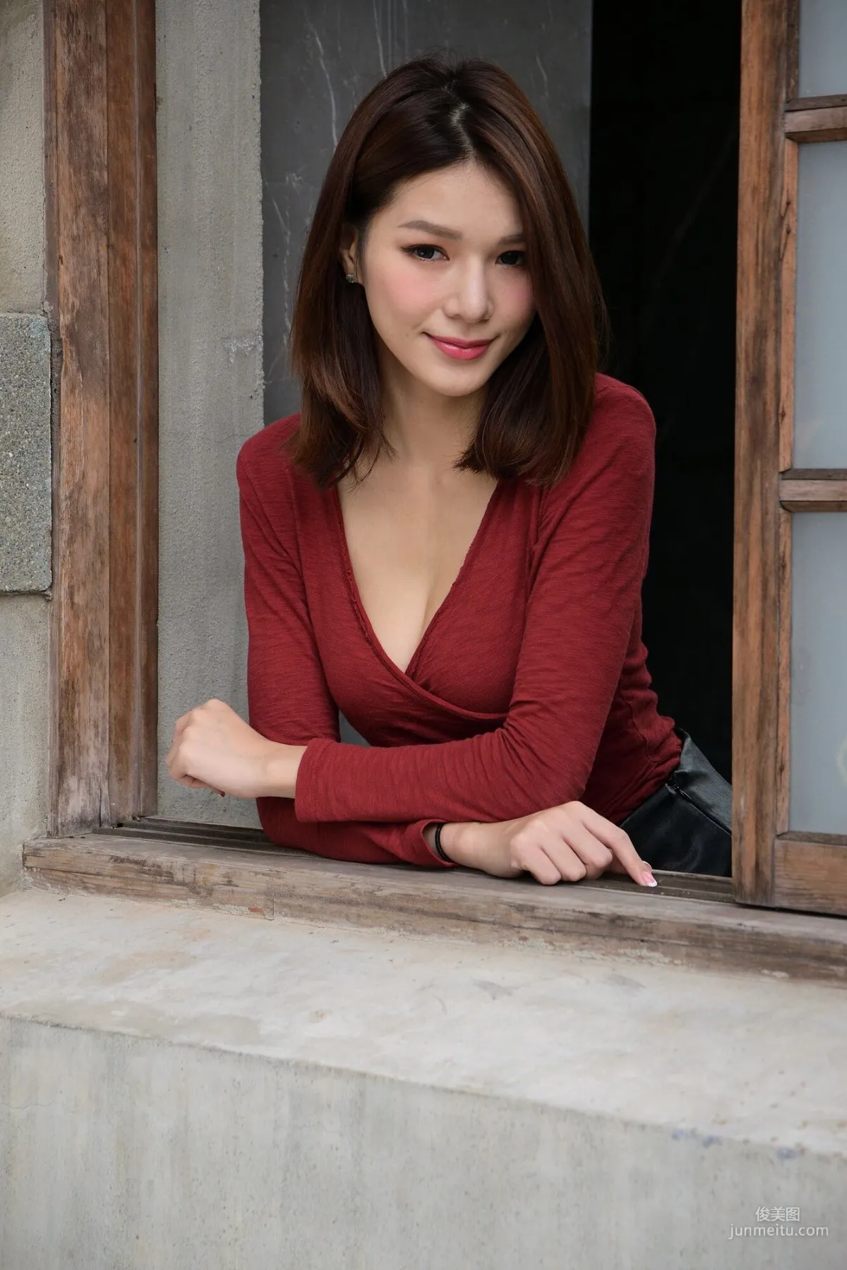 [Taiwan Beauties] Kate, Outdoor Shoot Ultra Short Leather Skirt Series Photo Set photo 22