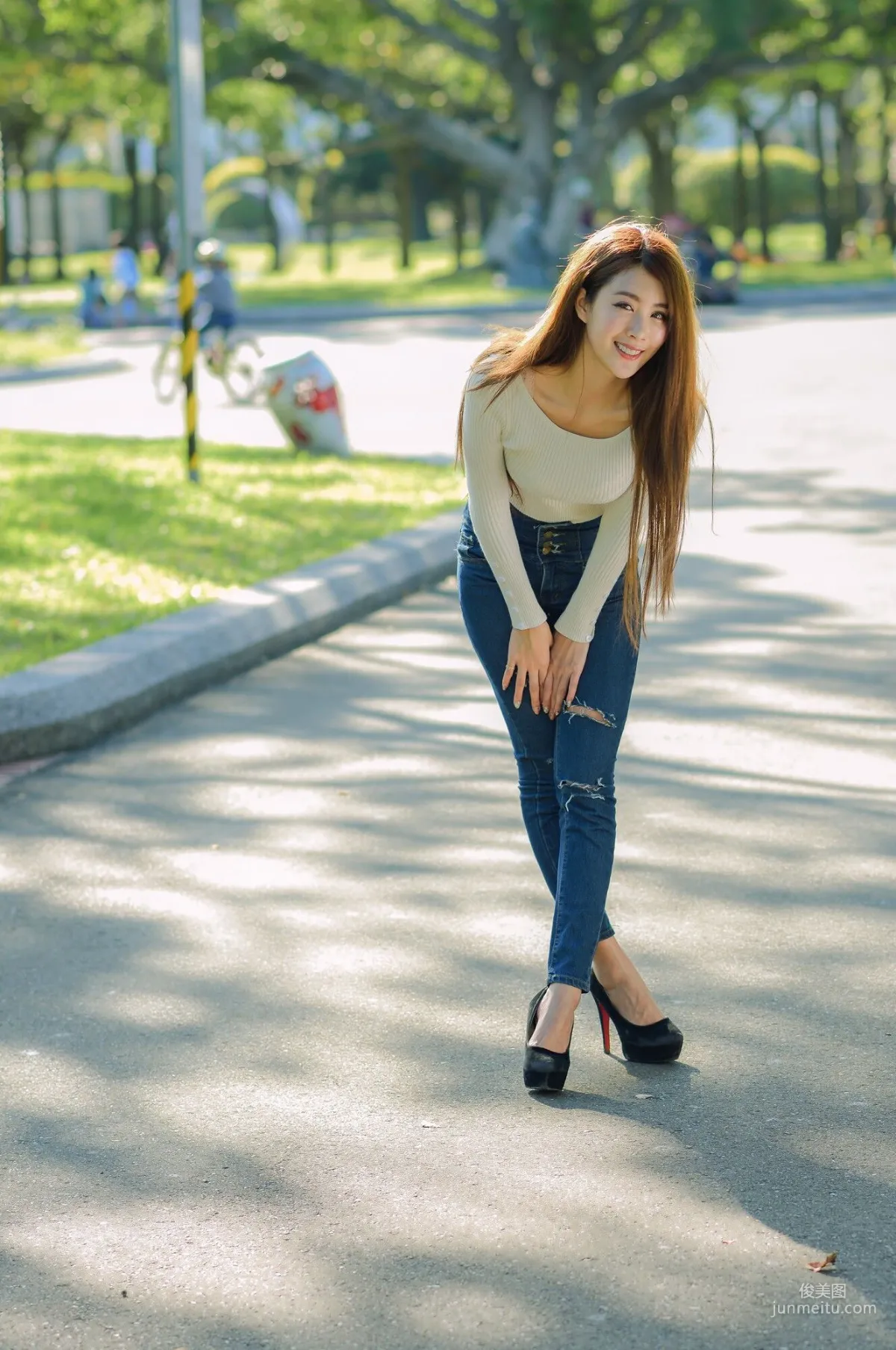 [Taiwan Young Model] Xia Qing Miso Park Denim Tight Pants and Beautiful Legs Photo Set photo 33