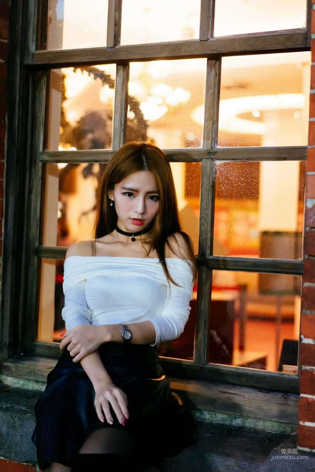 [Taiwan Beauties] Dora Zhou Yingxin Street Snap Long Boots Black Stockings Leather Skirt Photo Set photo 9