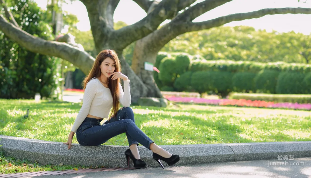 [Taiwan Young Model] Xia Qing Miso Park Denim Tight Pants and Beautiful Legs Photo Set photo 5